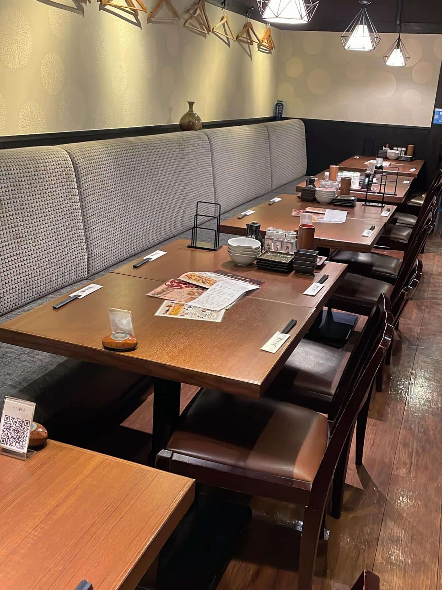 2階には最大20名様のテーブル席ございます！